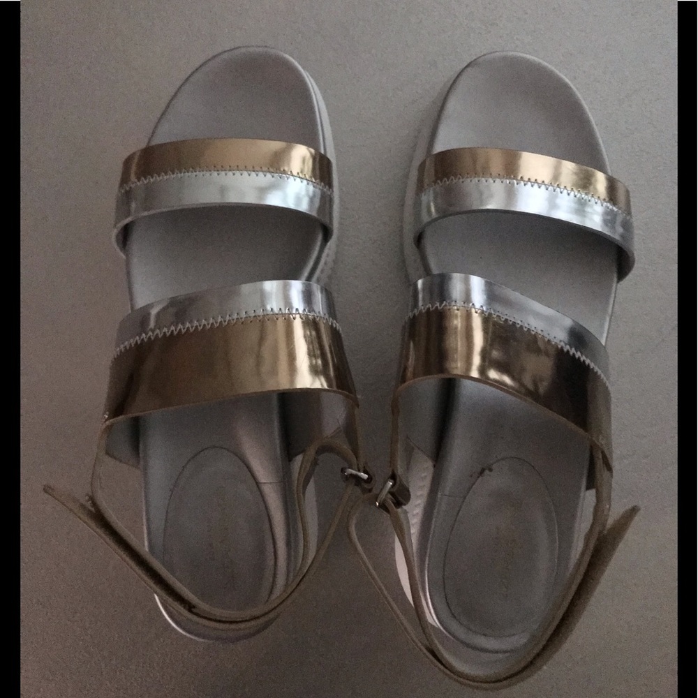 Cole Hahn 2.ZEROGRAND Metallic Slide Sandal 7.5 - Picture 2 of 6